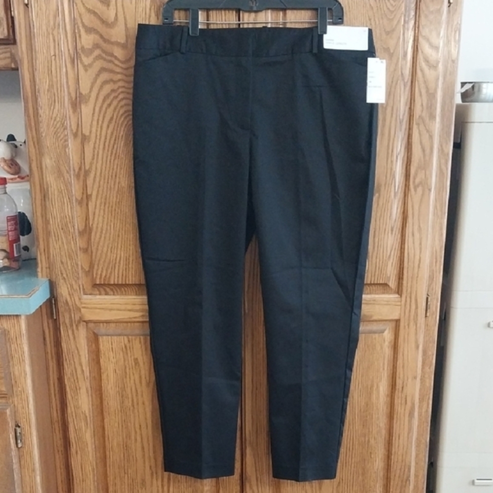 Liz Claiborne NWT Women's‎ Emma Ankle Length Pants Sz 14 Black Mid-Rise Slim Leg